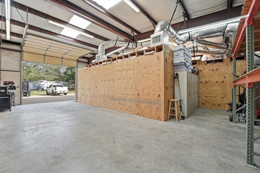 More Photos Of 14102 Pine Meadow Ln, Tomball Warehouse For Lease