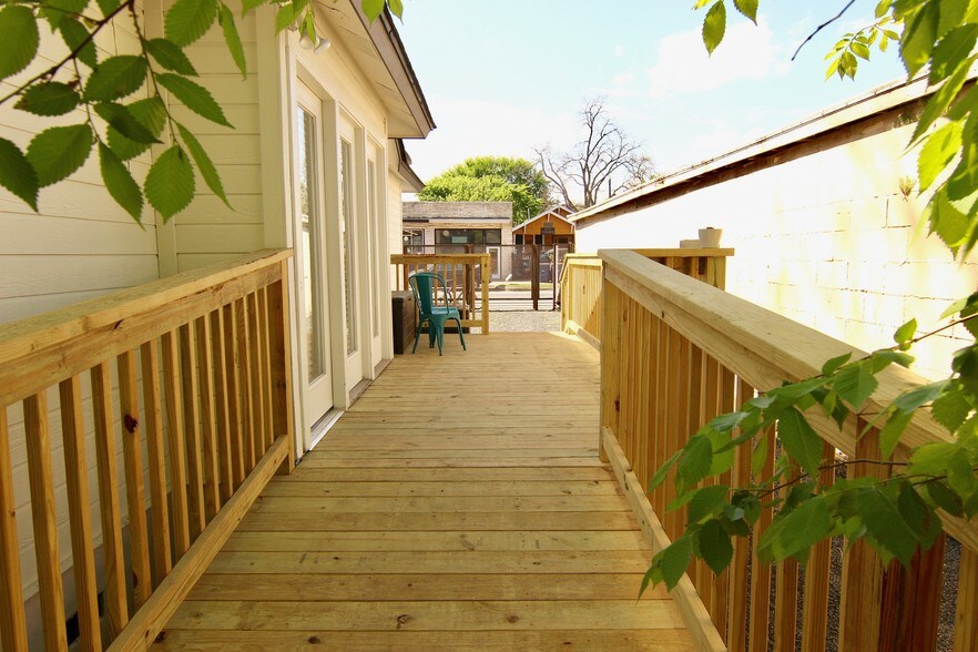 More Photos Of 910 E Cesar Chavez St, Austin Office For Lease