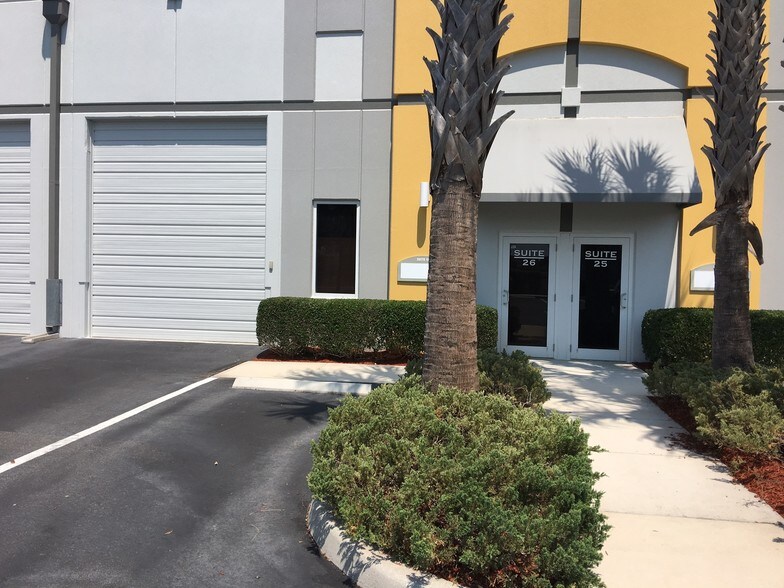 More Photos Of 12960 Commerce Lakes Dr, Fort Myers Warehouse For Lease