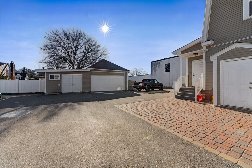 More Photos Of 982 Mineral Spring Ave, North Providence Office For Sale