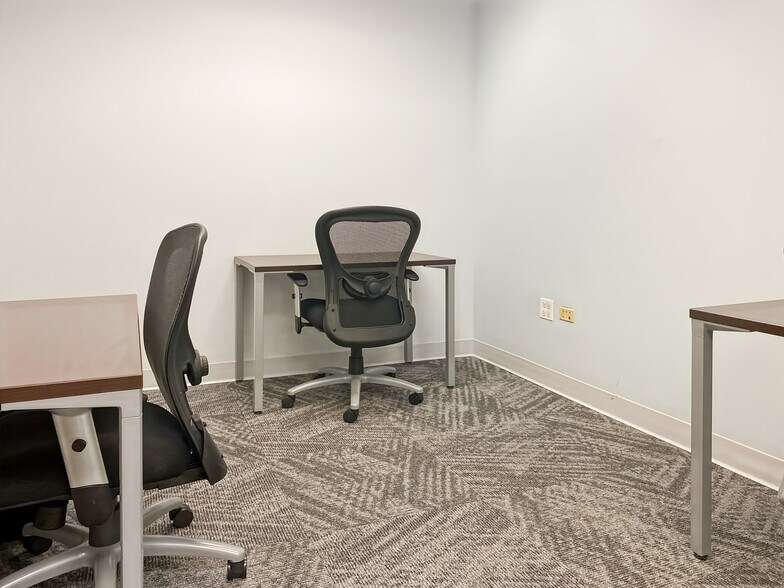 More Photos Of 4320 Winfield Rd, Warrenville Coworking Space