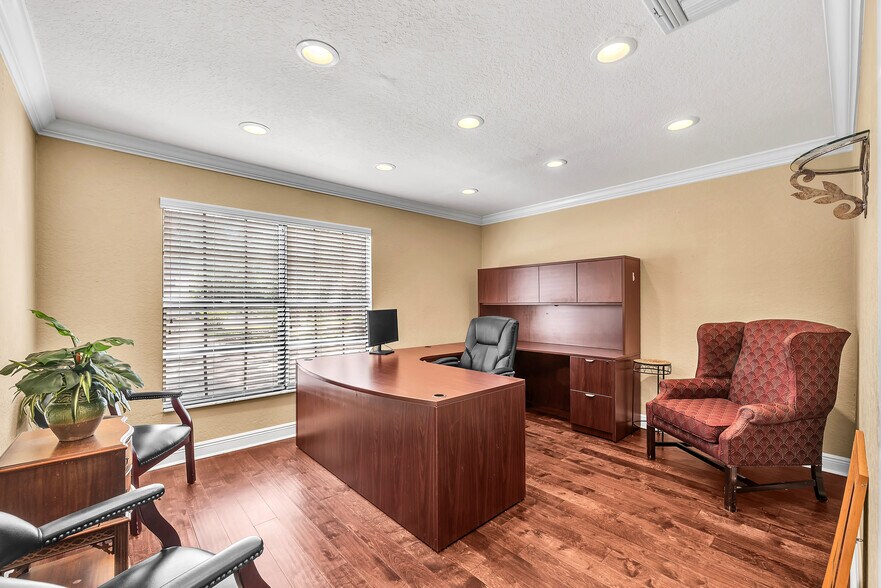 More Photos Of 308 Elizabeth St, Brandon Office For Lease