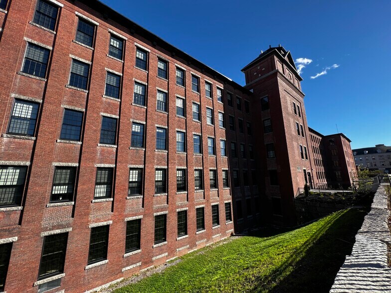 More Photos Of 17 Lincoln St, Biddeford Warehouse For Lease