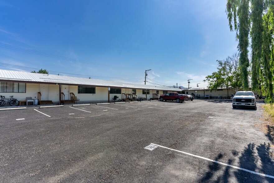 More Photos Of 1801 Chapman St, Merritt Apartments For Sale