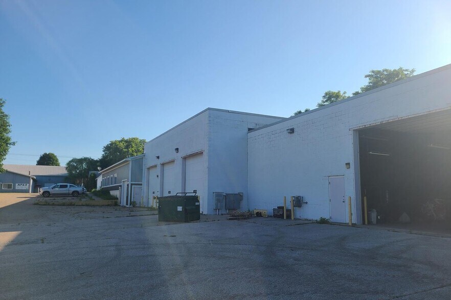 Primary Photo Of 410 E Dowland St, Ludington Flex For Lease