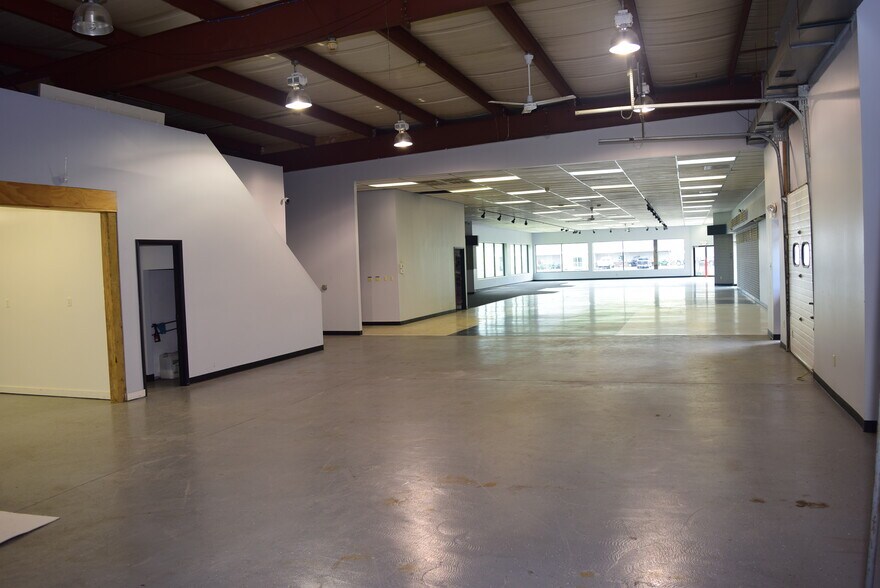 More Photos Of 2013 General Potter Hwy, Centre Hall Showroom For Sale