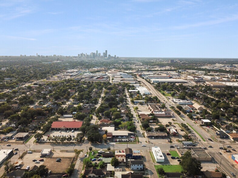 More Photos Of 1106 Wayside Dr, Houston Auto Repair For Sale
