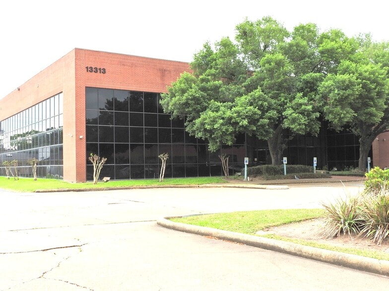 Primary Photo Of 13313 Southwest Fwy, Sugar Land Office Residential For Lease