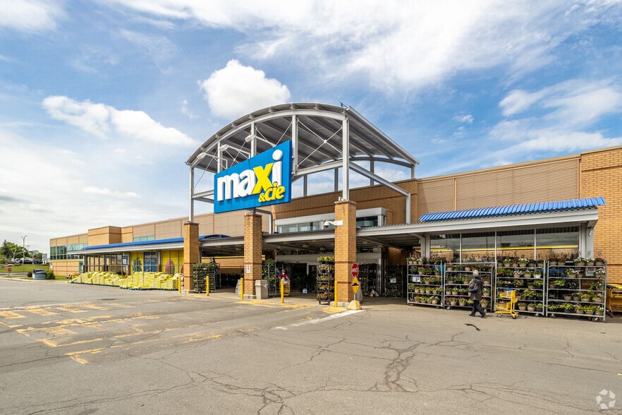 More Photos Of 6301-6381 Rte Transcanadienne, Pointe-claire Storefront For Lease