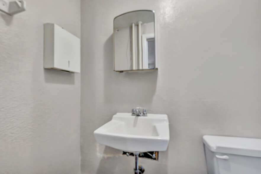 More Photos Of 1501 W Colorado Ave, Colorado Springs Storefront Retail Residential For Sale