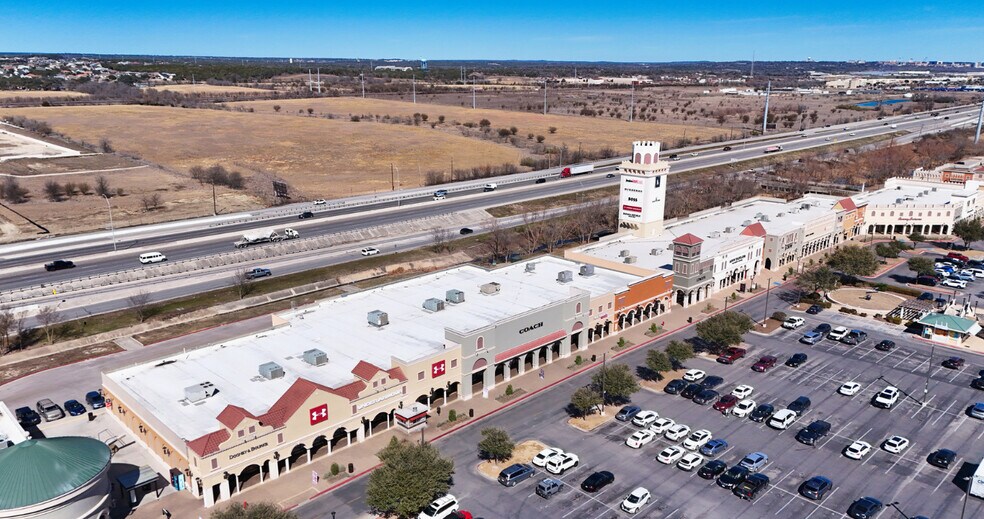 More Photos Of 3939 S Interstate 35 S, San Marcos Unknown For Lease