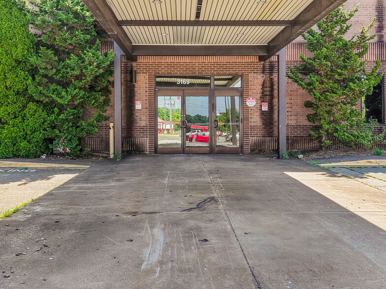 More Photos Of 3169 Peters Creek Pky, Winston-Salem Restaurant For Sale