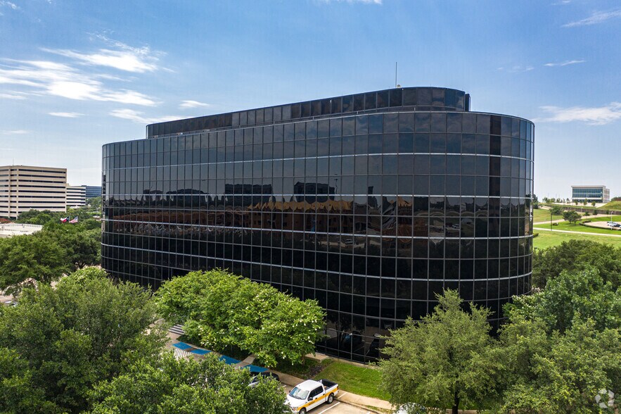 More Photos Of 1425 Greenway Dr, Irving Office For Lease