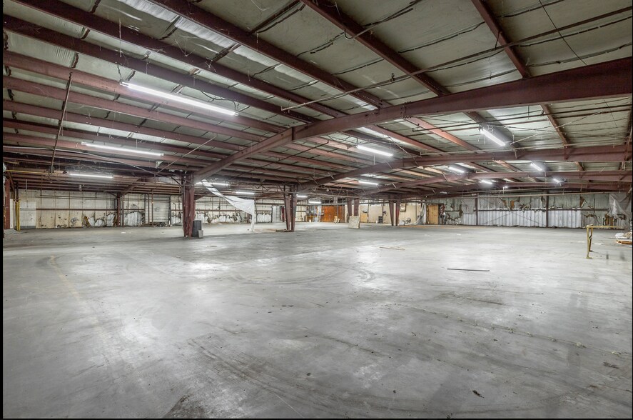 More Photos Of 1318 Underwood St, Dalton Warehouse For Sale