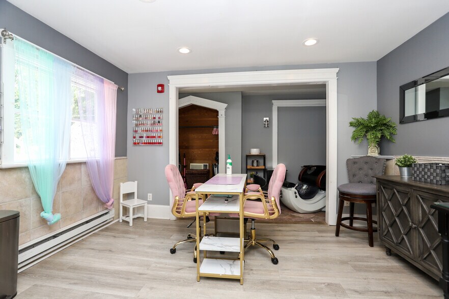 More Photos Of 609 Main St, Ridgefield Office For Lease