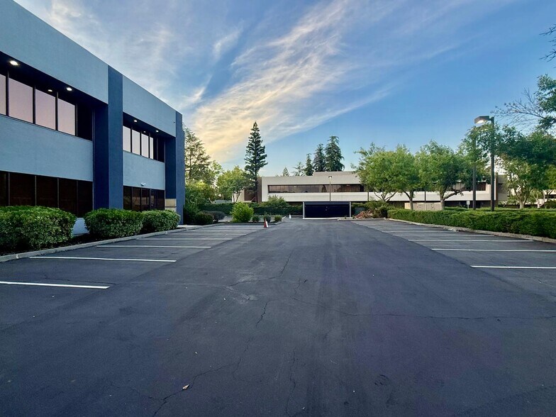 More Photos Of 1420 River Park Dr, Sacramento Office For Sale
