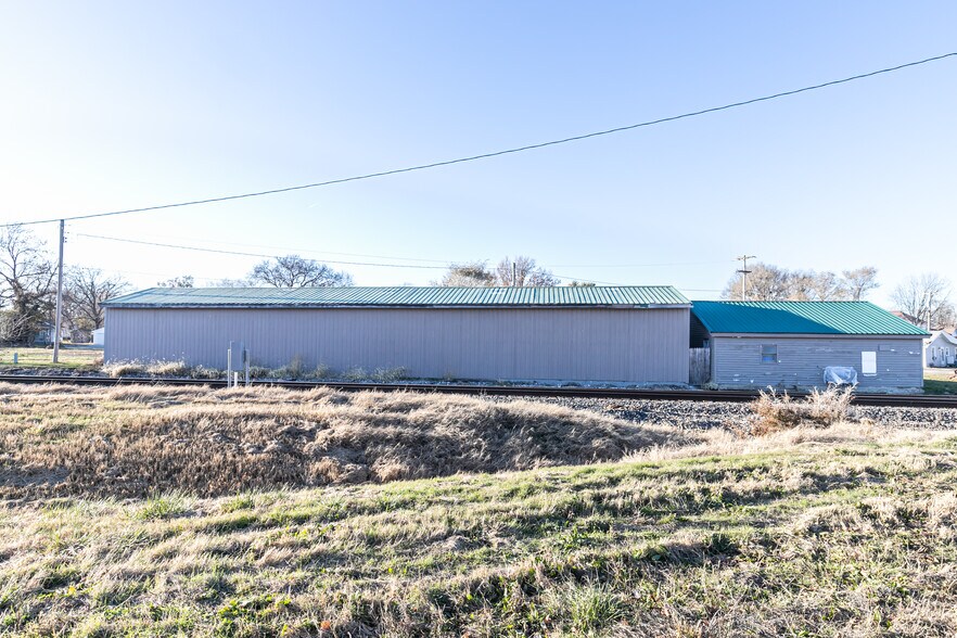 Primary Photo Of 122 E High St, Marshall Manufacturing For Sale