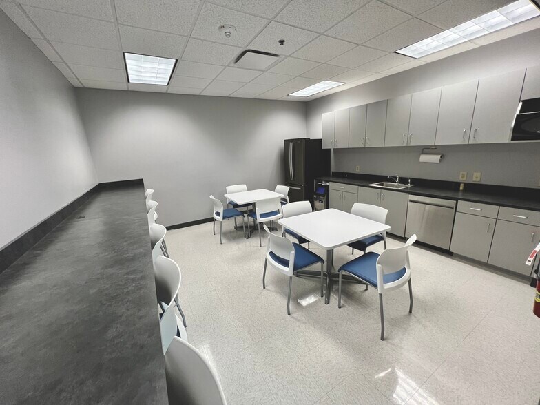 More Photos Of 3600 Arco Corporate Dr, Charlotte Office Residential For Lease