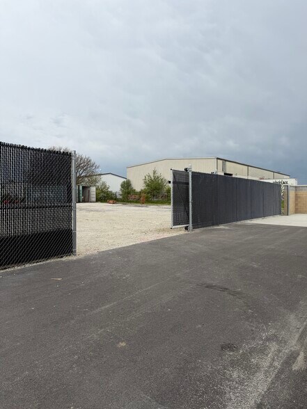 More Photos Of 900 Lambrecht Dr, Frankfort Industrial For Lease