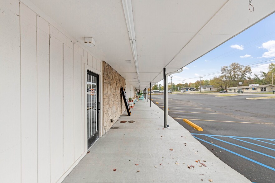 More Photos Of 3012 Highway 31 W, White House General Retail For Sale