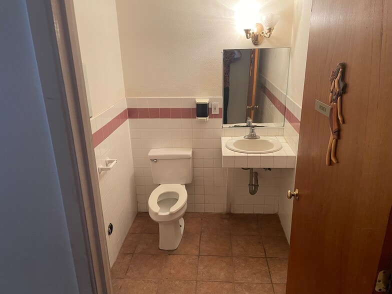 More Photos Of 1280 S Kihei Rd, Kihei General Retail For Lease