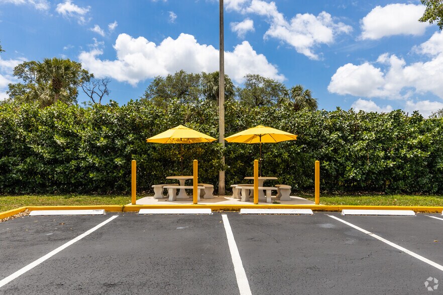 More Photos Of 4101 Ravenswood Rd, Dania Beach Office For Lease