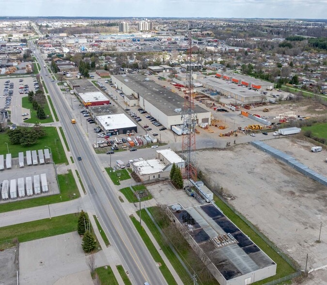 More Photos Of 978 Bishop St N, Cambridge Warehouse For Lease