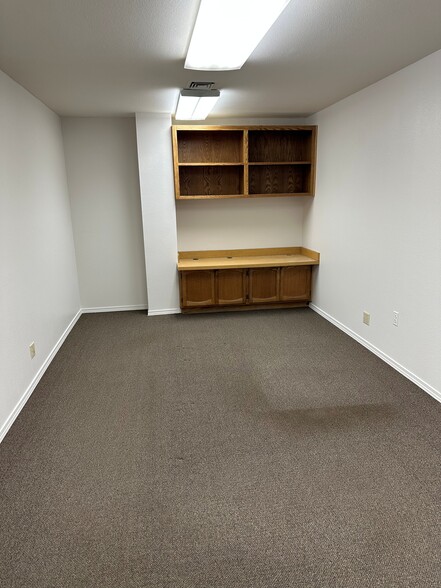 More Photos Of 114 NE Penn Ave, Bend Industrial For Lease