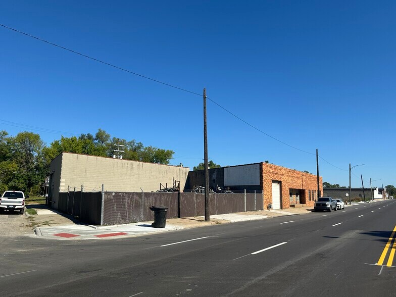 More Photos Of 5431 E Davison St, Detroit Warehouse For Sale