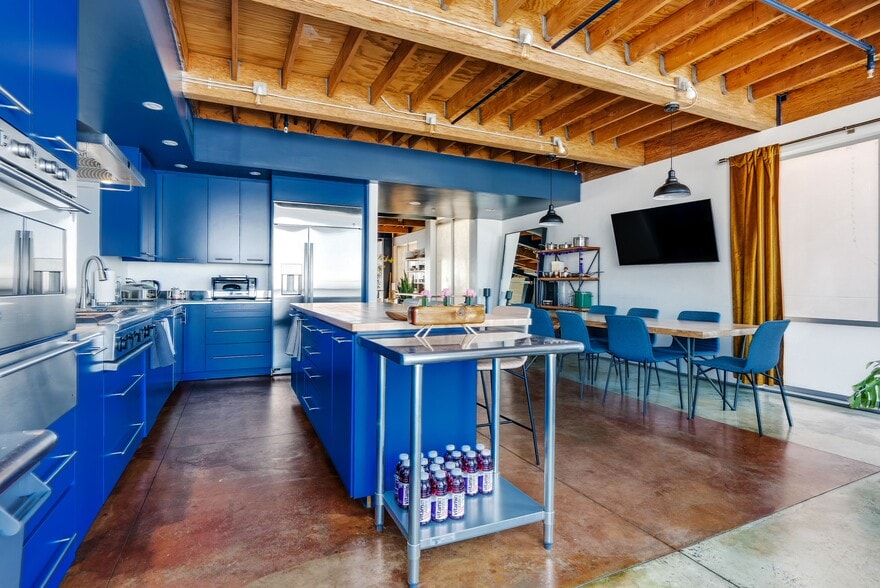 More Photos Of 2114 Narcissus Ct, Venice Office For Lease
