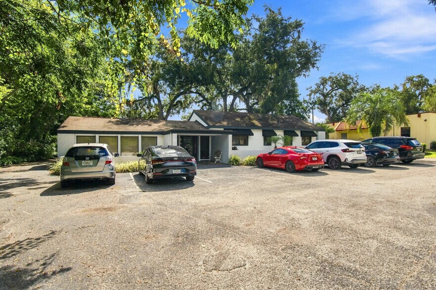 More Photos Of 223 Lithia Pinecrest Rd, Brandon Office For Sale