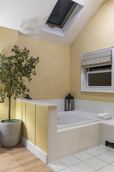 More Photos Of 54 Red Clover Ln, Mendon Hotel For Sale