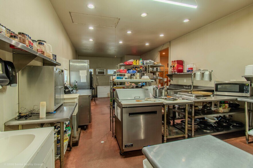 More Photos Of 3710 Waterwood Pass, Elmendorf Restaurant For Sale