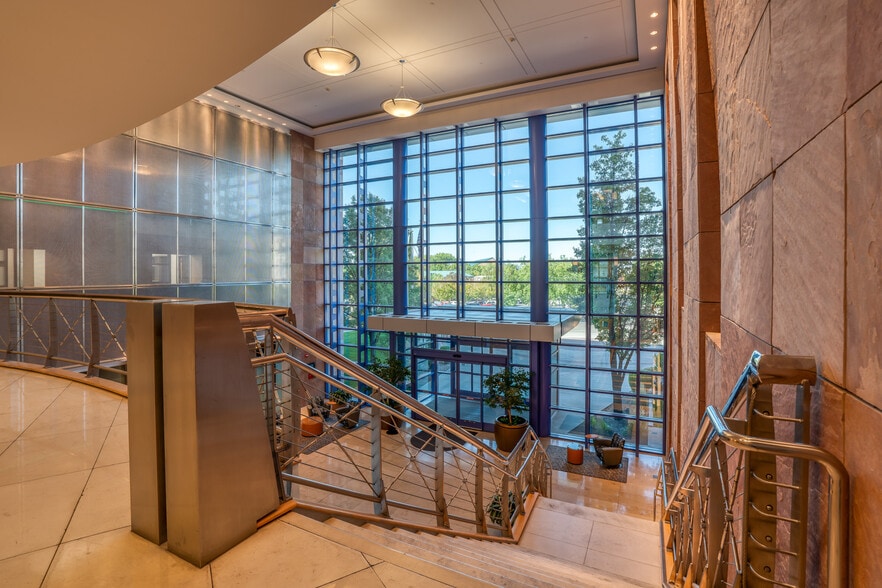 More Photos Of 100 Sun Ave NE, Albuquerque Office For Sale