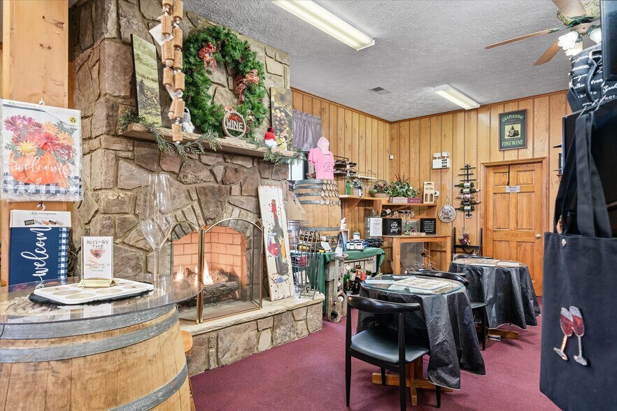 More Photos Of 78 Chestnut Hill Rd, Crossville Freestanding For Sale