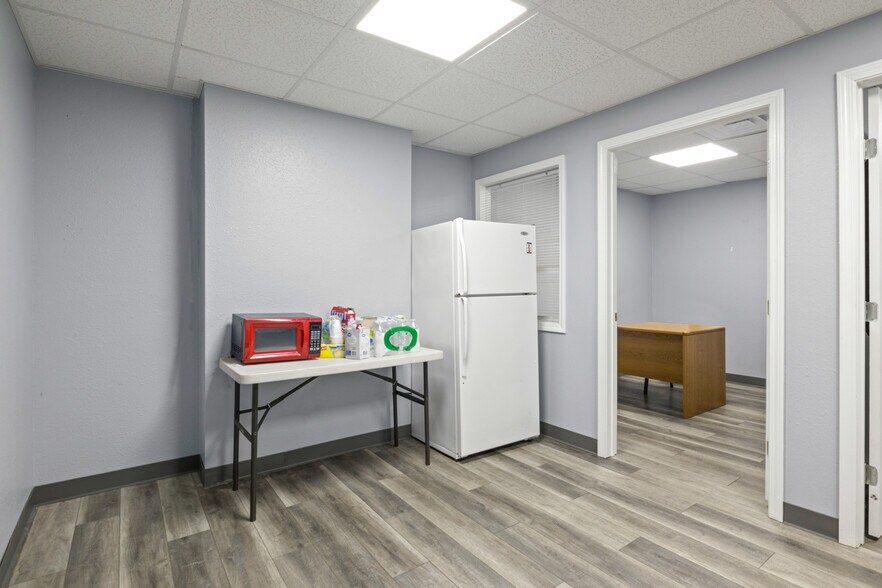 More Photos Of 2300 W Ferguson Rd, Mount Pleasant Freestanding For Lease