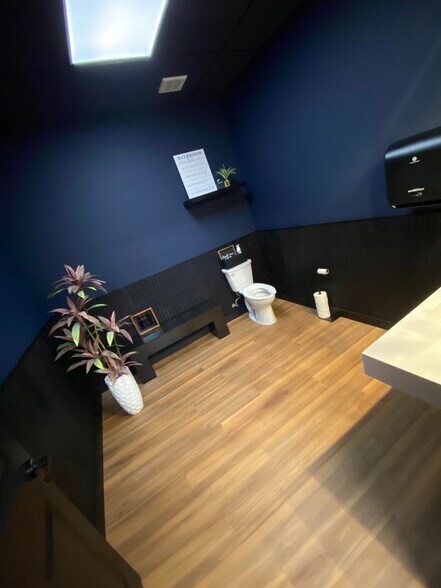More Photos Of 3703 Taft Hwy, Signal Mountain Storefront For Sale