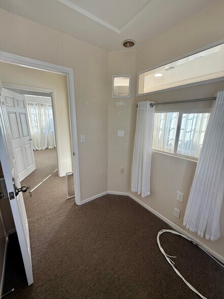 More Photos Of 107 W Fairview Blvd, Inglewood Medical For Lease
