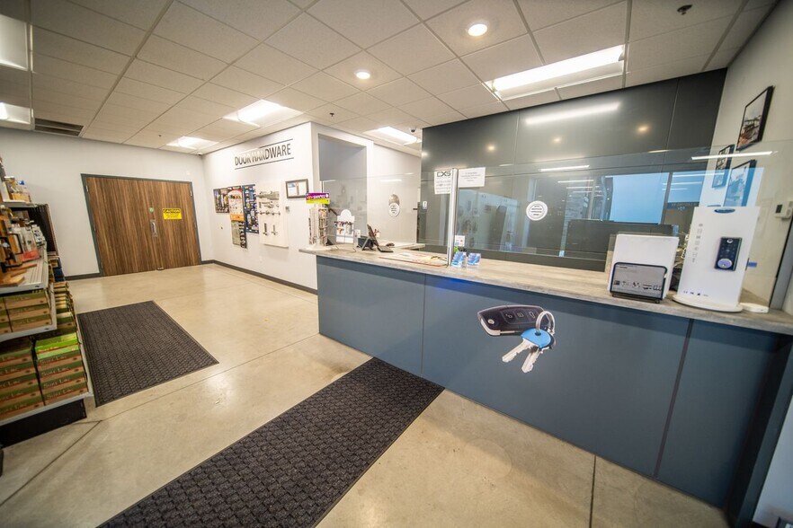 More Photos Of 1820 14th St NW, Rochester Flex For Lease