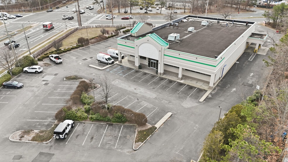 Primary Photo Of 1968 Veterans Memorial Hwy, Islandia Freestanding For Lease