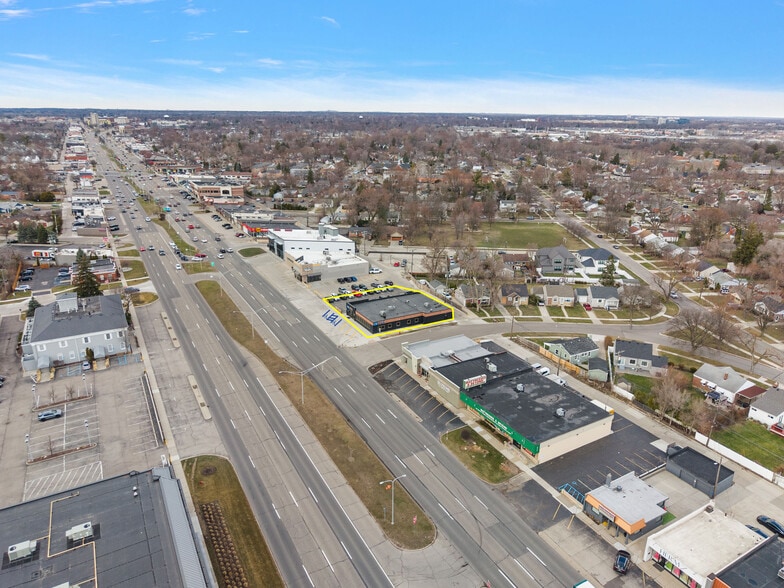 More Photos Of 32500 N Woodward Ave, Royal Oak Freestanding For Sale