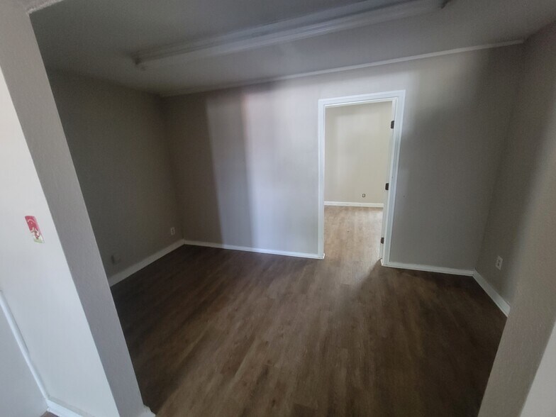 More Photos Of 106 E North Ave, Lampasas Loft Creative Space For Sale