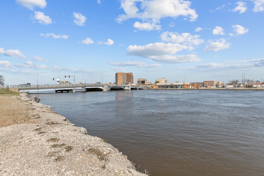 More Photos Of 600 S Main St, Oshkosh Office For Lease