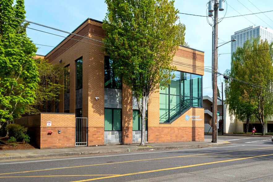 More Photos Of 711 NE Halsey St, Portland Daycare Center For Lease