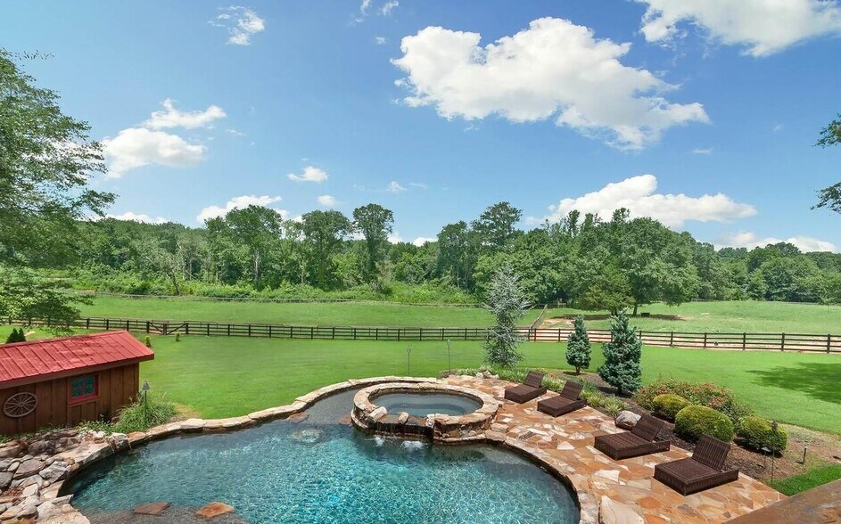 More Photos Of 685 N McDonough Rd, Griffin Land For Sale