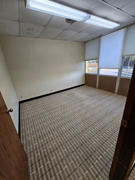 More Photos Of 6754 W Beloit Rd, West Allis Medical For Lease