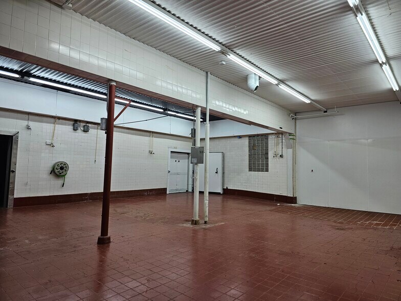 More Photos Of 4600 13th St, Great Falls Light Distribution For Lease