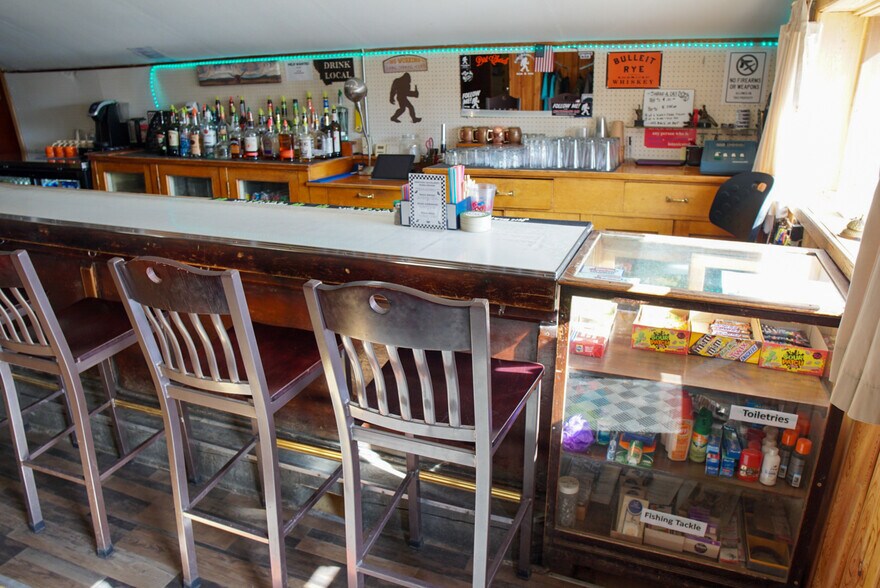 More Photos Of 20 Forest Rd S, Martinsdale Hotel For Sale