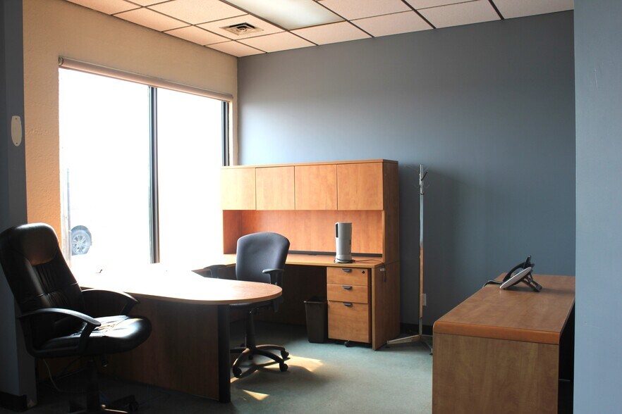 More Photos Of 1954 10 Av NW, Medicine Hat Warehouse For Sale