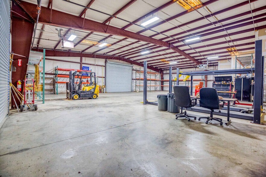 More Photos Of 1585 Access Rd, Covington Flex For Lease